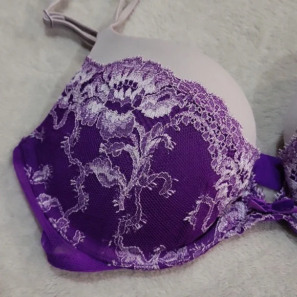 Victoria's Secret Bra - Picture 2 of 10